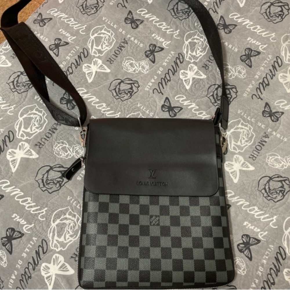 Louis Vuitton Men’s Cross body bag